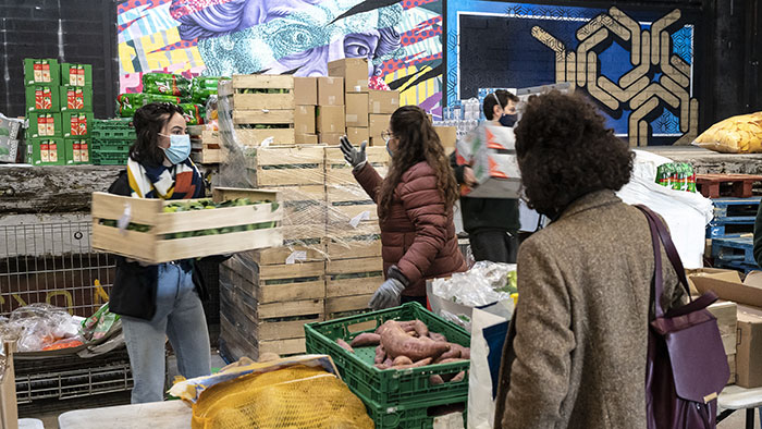Installation de cagettes de produits alimentaires
